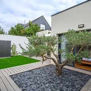  Hébergement de vacances La P'tite Vannetaise - Petite Maison Au Bord De L'eau à Conleau Avec Vélos